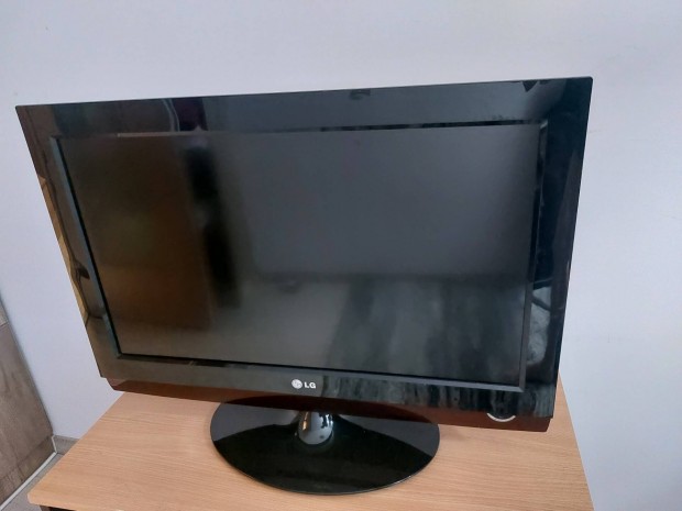 LG 66 cm HD tv 
