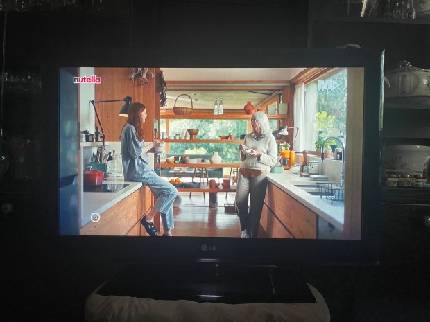 LG 82 cm Tv fémházas