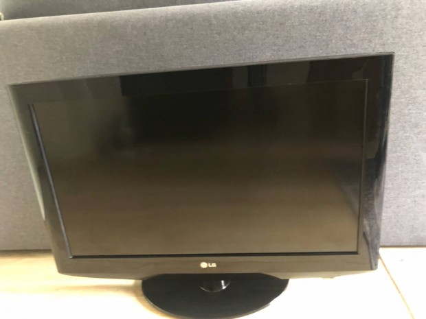 LG 82 cm-s LCD tv elad