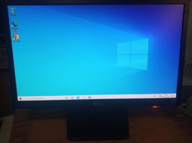 LG E2242C-BN 22"-es LED monitor