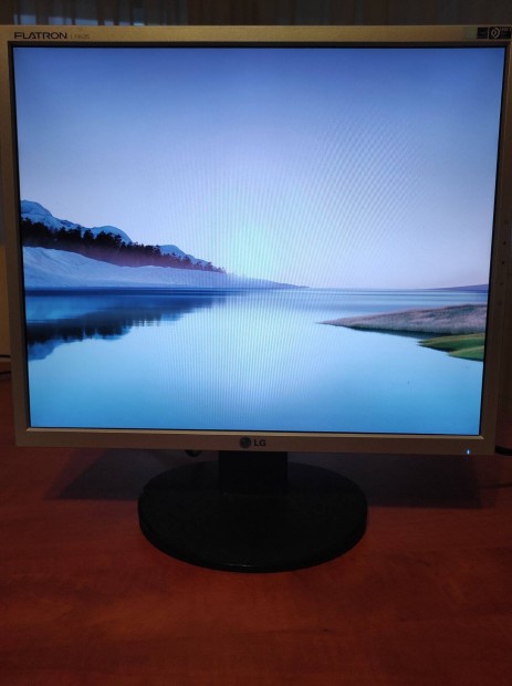 LG Flatron 19" (4x3) monitor elad