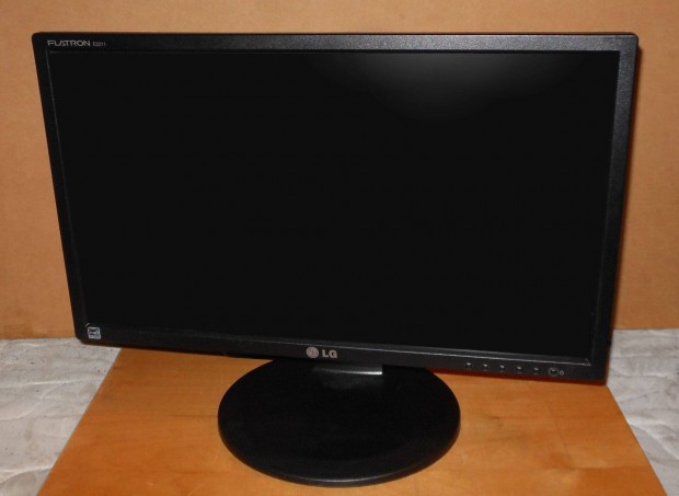 LG Flatron 22" Full HD LED Monitor, DVI, VGA, Audio, Pivot