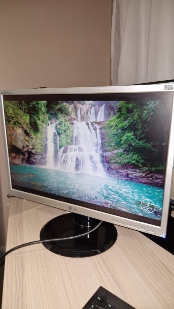 LG Flatron 22" monitor