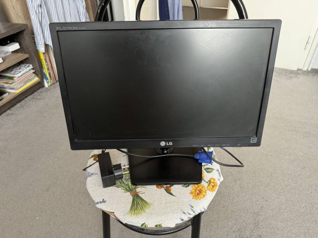 LG Flatron E1942C monitor