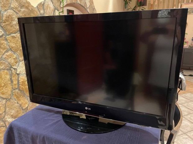 LG Full HD 107cm LCD TV szlltssal bezemelssel