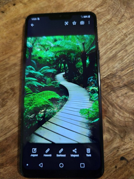 LG G7Thinq mobiltelefon