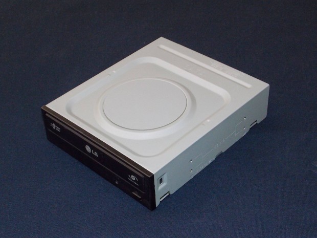 LG GH22NS40 SATA CD-DVD író, kétrétegű, Dual Layer RW PC-be