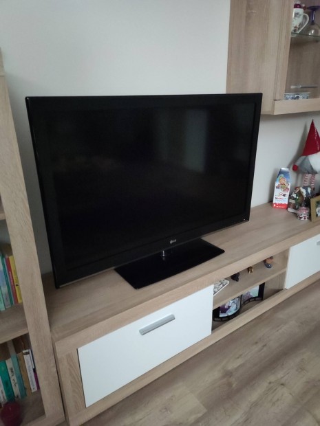 LG LCD TV 108cm (nem okos TV)