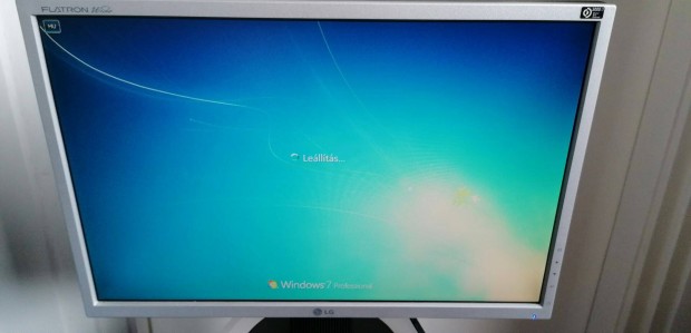 LG Monitor 19-colos + Klaviatra + Rdis Egr