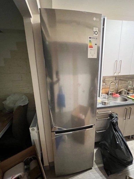 LG Refrigerator + freezer