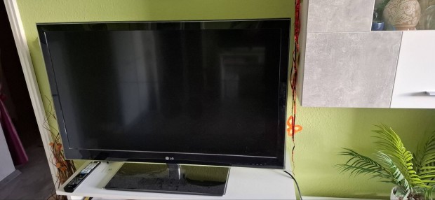 LG Tv 42" 3D elad�.