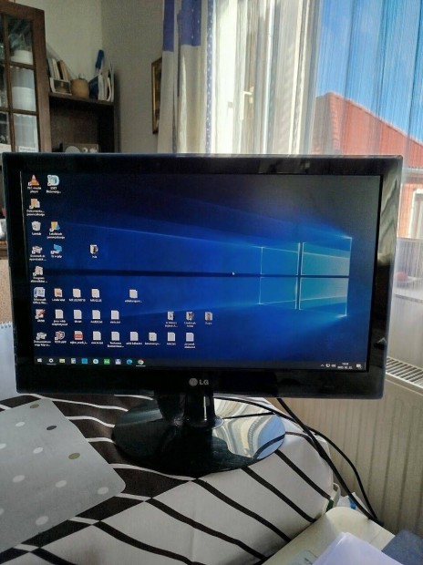 LG W2240S-PN monitor