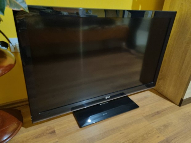 LG  105cm  lcd tv elad