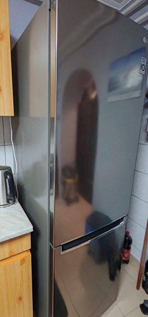 LG alulfagyasztós hűtőszekrény eladó 