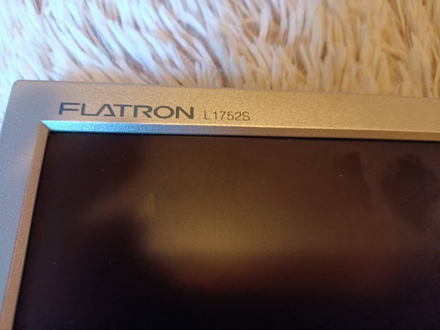 LG flatron L1752S