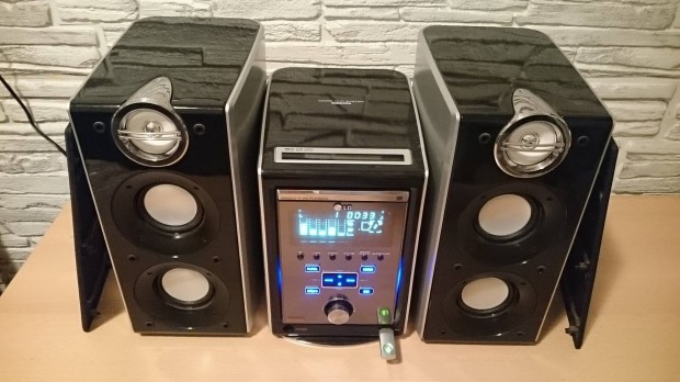 LG hifi rendszer, USB , CD lejtsz , rdi, AUX, hangfalak 