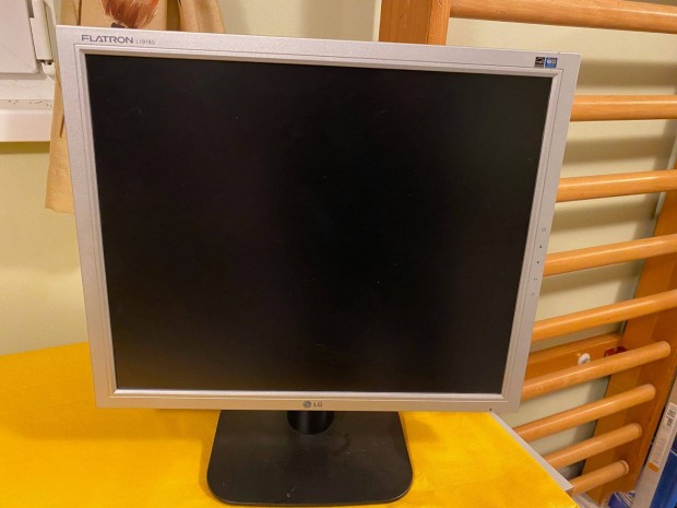 LG monitor 19"