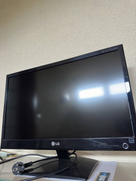 LG monitor D2242P