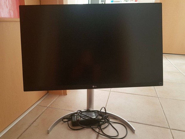 LG monitor (27UL850-W)