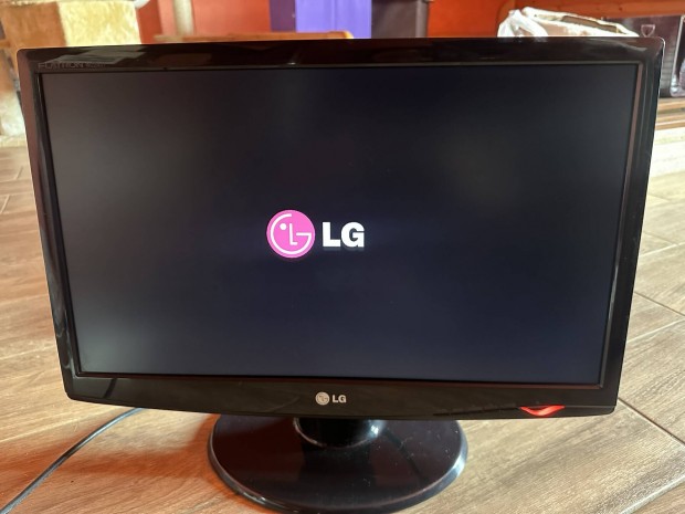 LG monitor elad