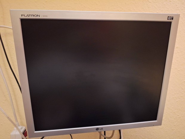 LG monitor fali konzollal