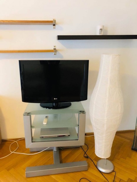 LG tv 82 cm + állvány eladó