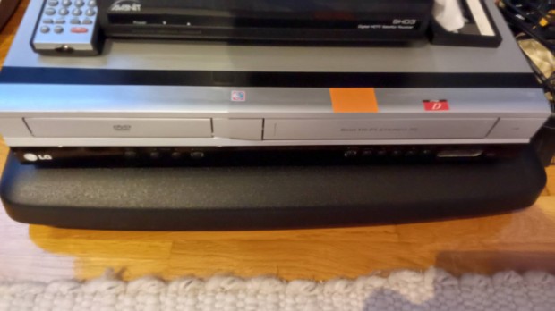 LG videó -DVD combo, gyári távirányítóval