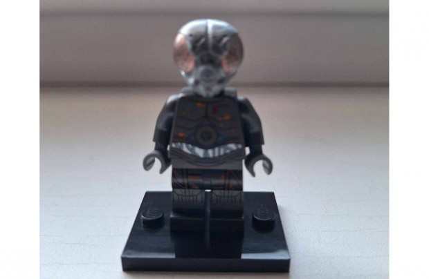 LOM-4 lego figura