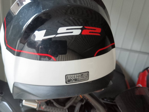 LS2 bukósisak