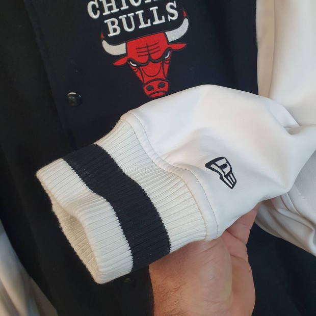 L-es New Era Chicago Bulls NBA varsity bomber dzseki kabt