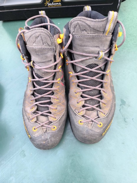 La Sportiva Hyper mid Gtx bakancs 42.5