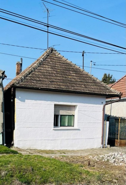 L�batlan, 2 szob�s  csal�di h�z elad�