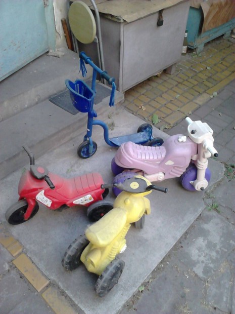 Lábbal hajtós kis motor , gyerek roller