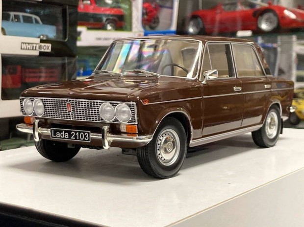 Lada 1500 2103 1972 brown 1:18 1/18 Triple9