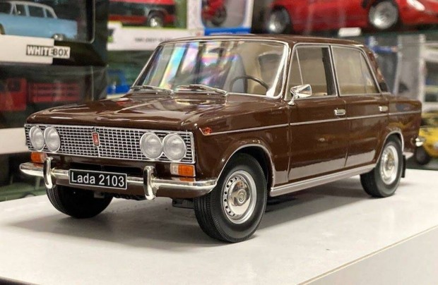 Lada 1500 2103 1972 brown 1:18 1/18 Triple9