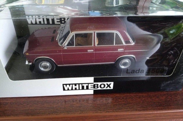 Lada 1500 (2103) barna White-Box kisauto modell 1/24 Elad
