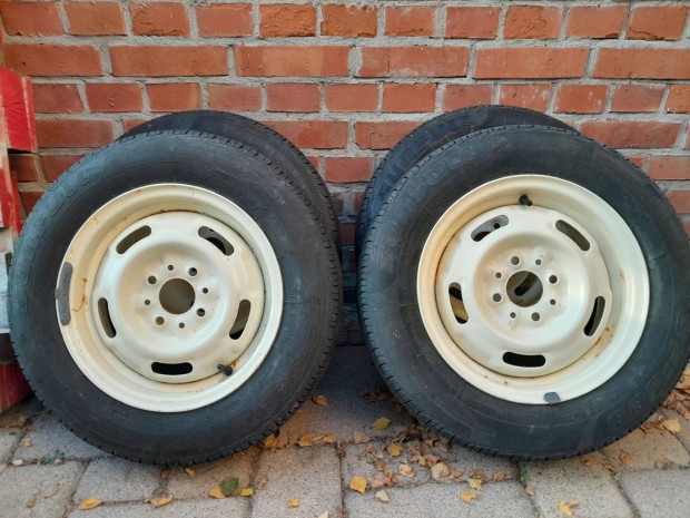 Lada 165/70 R13 kerekek