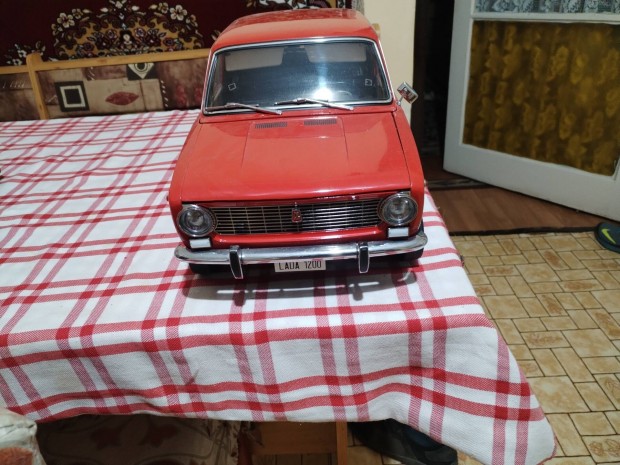 Lada 1:8 makett 