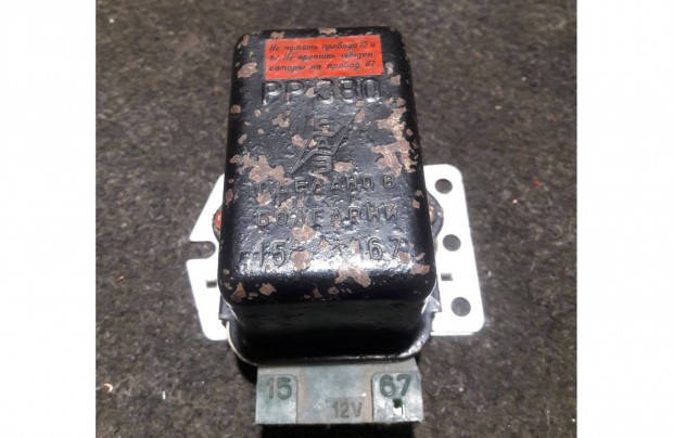 Lada 2101 / 2102 gy�ri komplett fesz�lts�gszab�lyz�