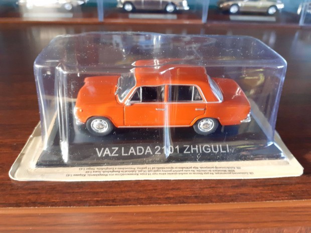 Lada 2101 piros kisauto modell 1/43 Elad