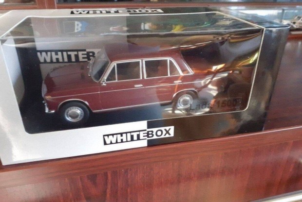 Lada 2103 (1500) barna "Whitebox" kisauto modell 1/24 Eladó