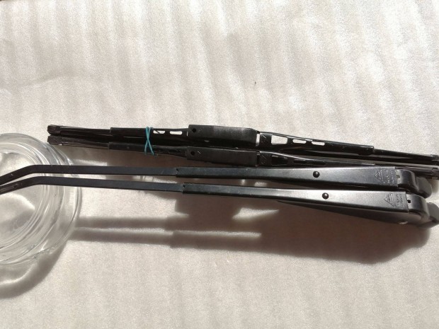 Lada 2104 2105 2107 fekete Bakony ablaktörlő lapát plusz kar új