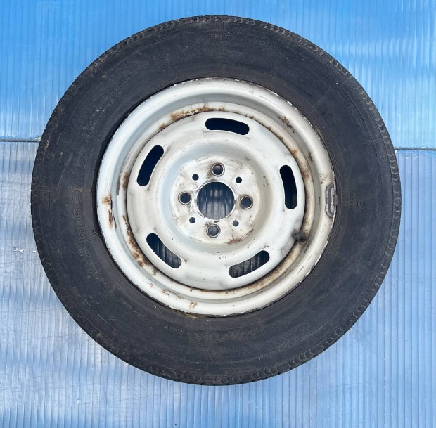 Lada 2104/2105 felni orosz gumival
