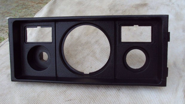Lada 2107 középbox óratartó