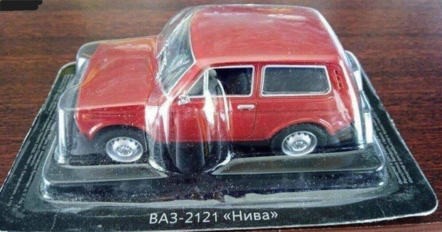 Lada 2121 piros kisauto modell 1/43 Eladó