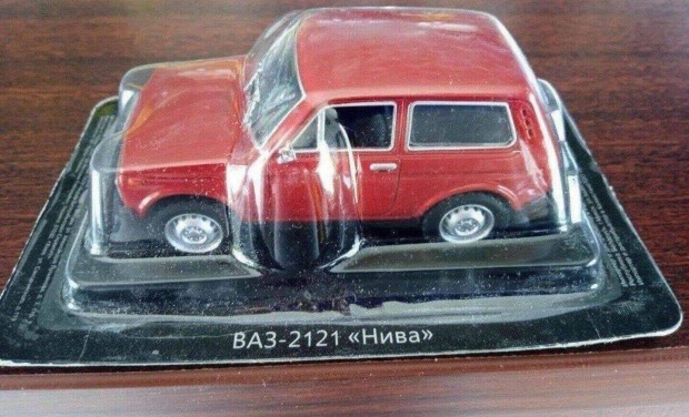 Lada 2121 piros kisauto modell 1/43 Elad