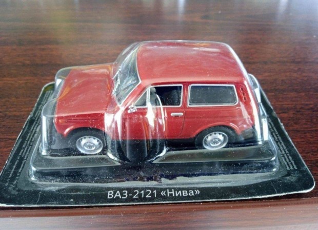 Lada 2121 piros kisauto modellek 1/43 Eladó