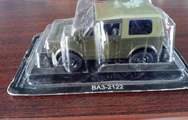 Lada 2122 katonai "j Niva" kisauto modell 1/43 Elad