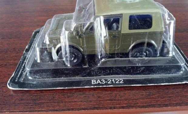 Lada 2122 katonai "j Niva" kisauto modell 1/43 Elad