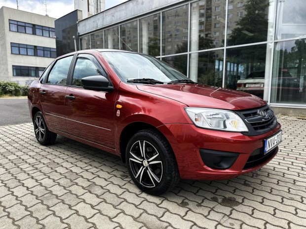 Lada Granta Sedan 1.6 Norma Man�ken a tajg�r�l...